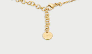 cosa è un punzone? questa immagine mostra una bollatina o punzone che è quella parte del gioiello dove vengono indicati i materiali utilizzati per la realizzazione, leggendo il punzone puoi capire se è oro 18kt o argento 925