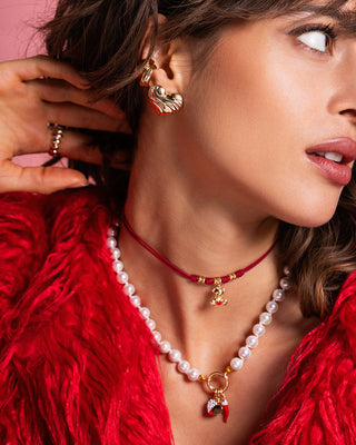 Par de pendientes de corazón pequeño y llamativo