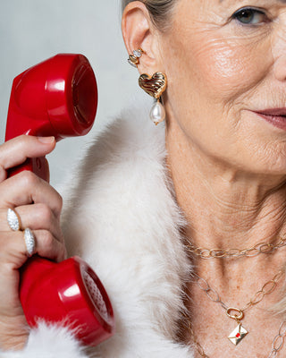 Par de pendientes de corazón de perlas llamativas