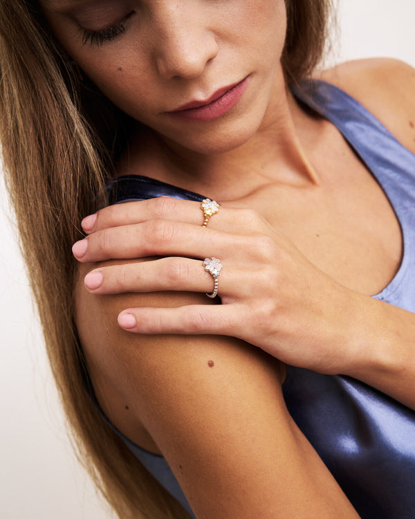 Ring with an oversized pavé four-leaf clover - STARDUST TEN