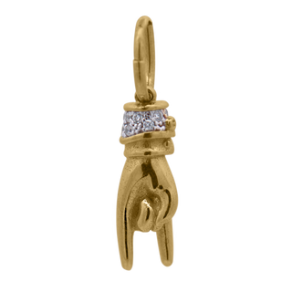 Amuleto de cuerno de mano
