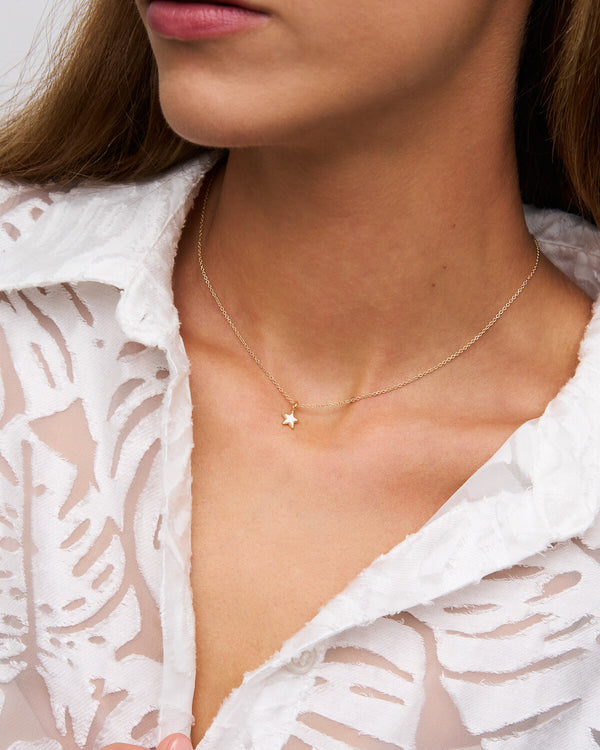 Collar simple con colgante de estrella esmaltada - ColorFUN