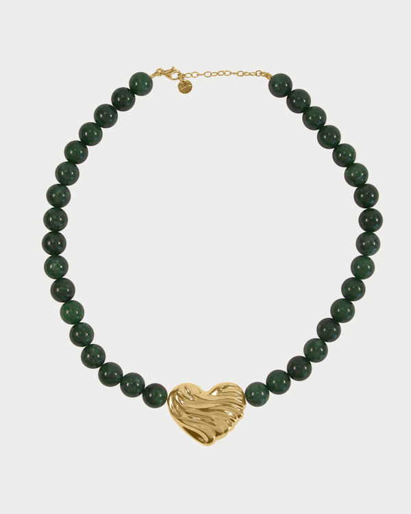 Gargantilla audaz con forma de corazón de jade verde