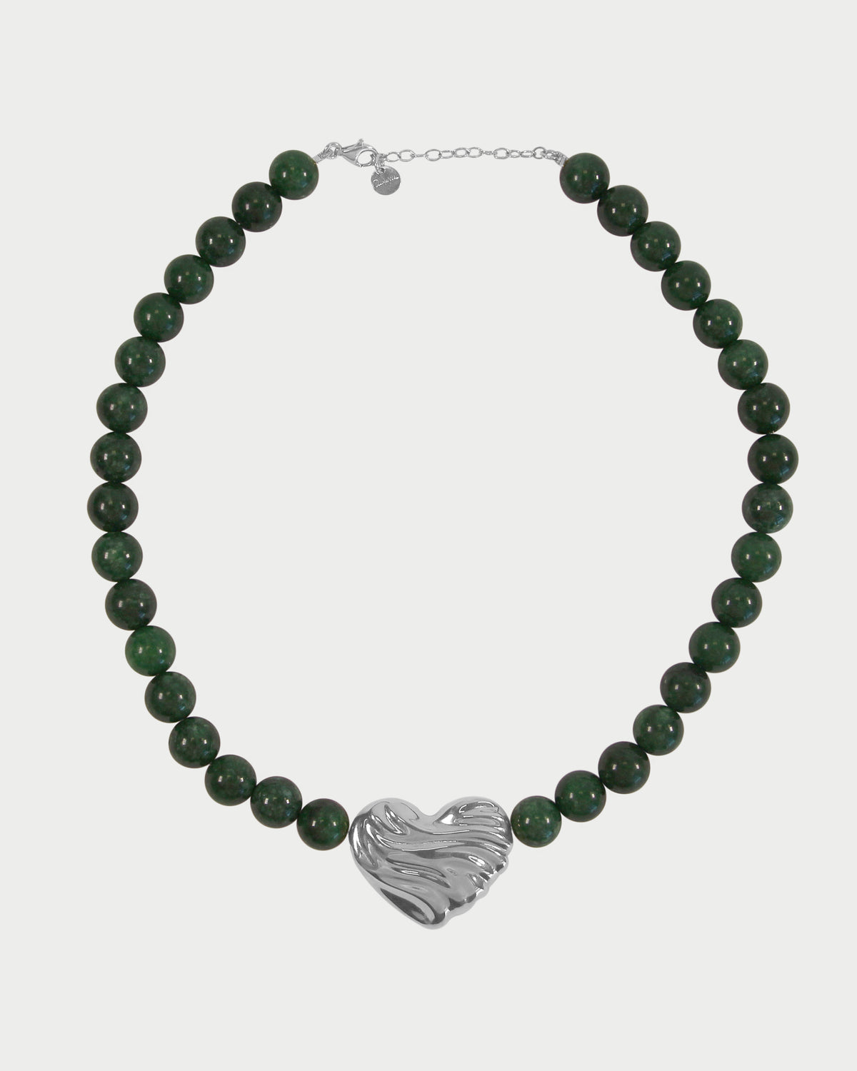 Gargantilla audaz con forma de corazón de jade verde