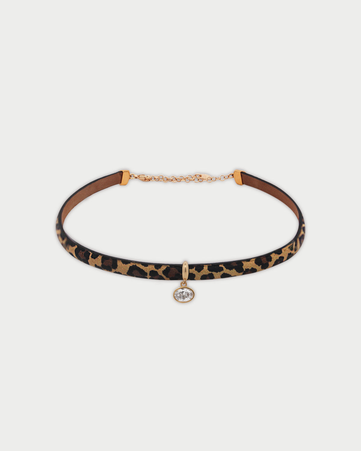 Gargantilla con estampado de leopardo y corte ovalado