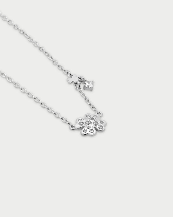 Girocollo quadrifoglio pavè e mini castone