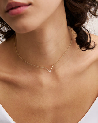 Minimal V choker with zircons - SHAPES