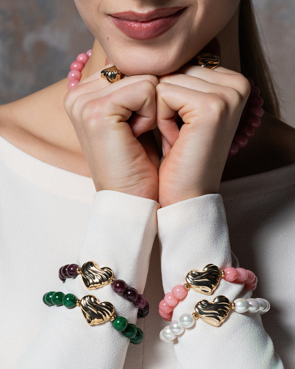 Pulsera de jade burdeos con corazón llamativo
