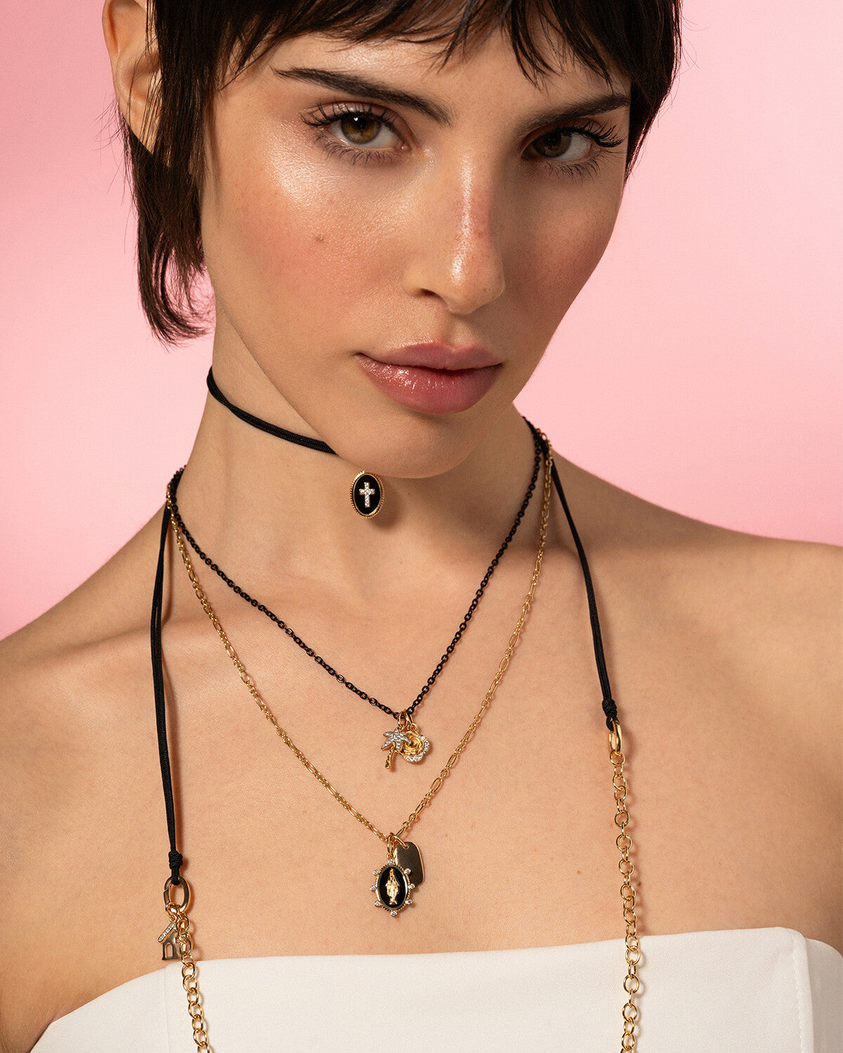 Charm Cruz Negra