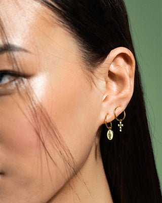 Mono-orecchino mini hoop con croce smaltata e diamante lab-grown - ORO18KT