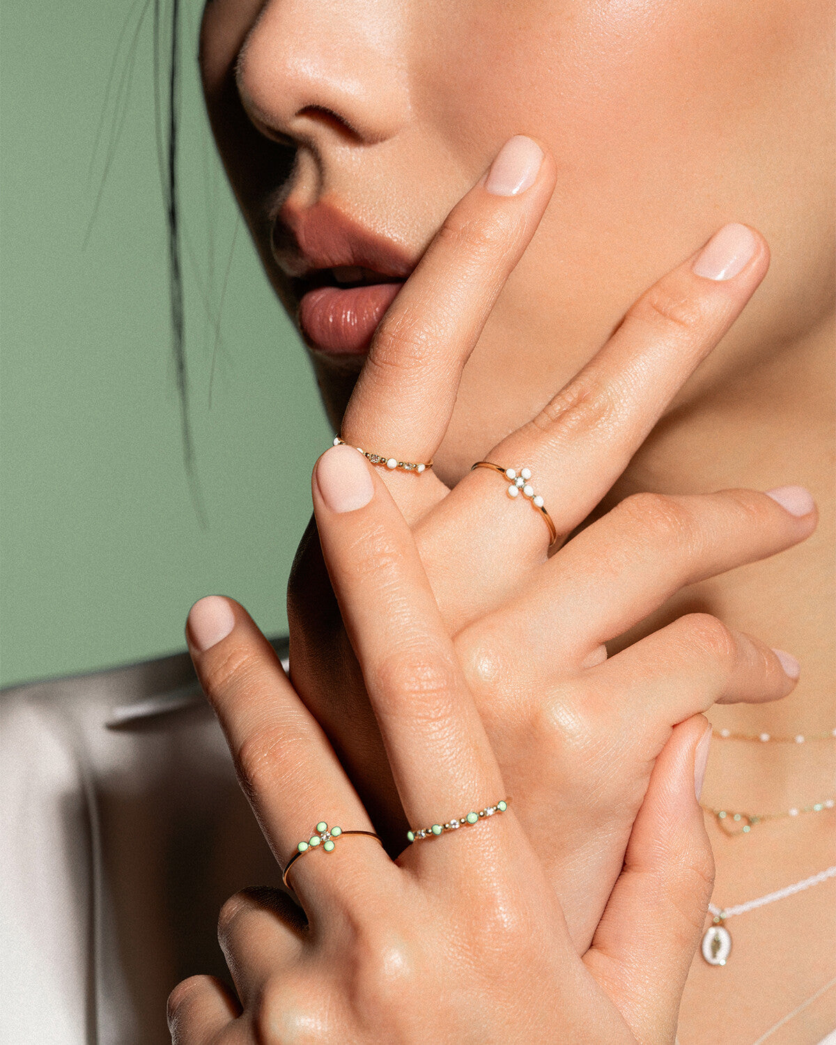 Anillo de diamantes y esmalte cultivados en laboratorio - ORO DE 18 quilates