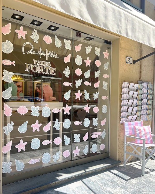 vetrina del negozio rue des mille a forte dei marmi