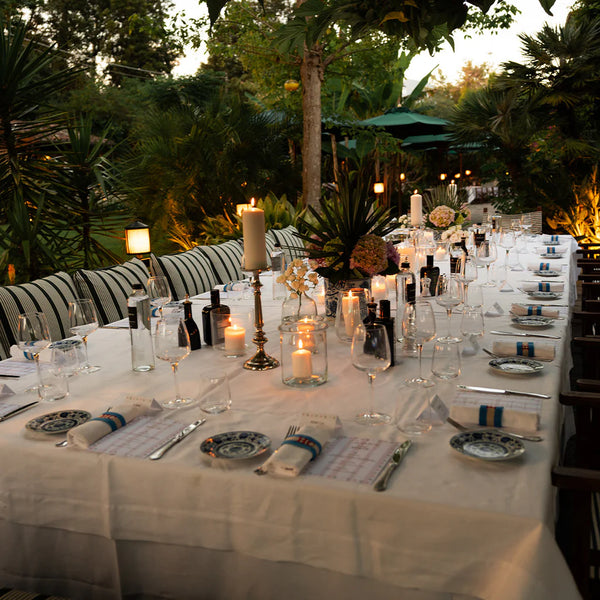 tavola elegante allestita da rue des mille in toscana