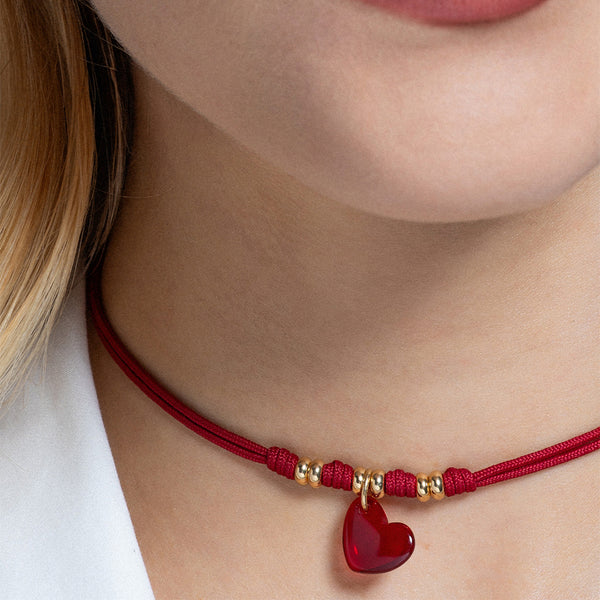 regala a san valentino una collana romantica a forma di cuore rosso
