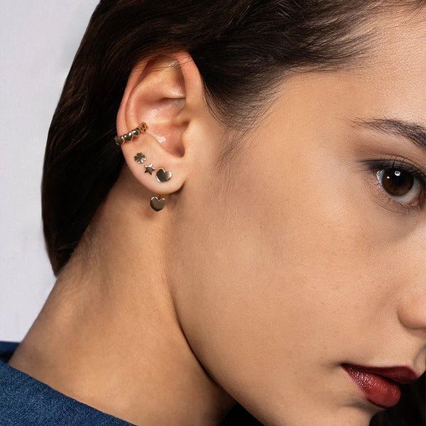 quali sono i consigli per curare il piercing? la ragazza che indossa nell'immagine ha il piercing ben curato