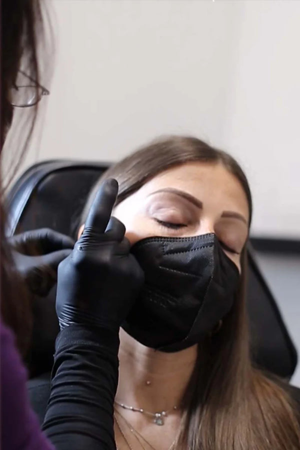 piercer professionista consiglia come curare il buco