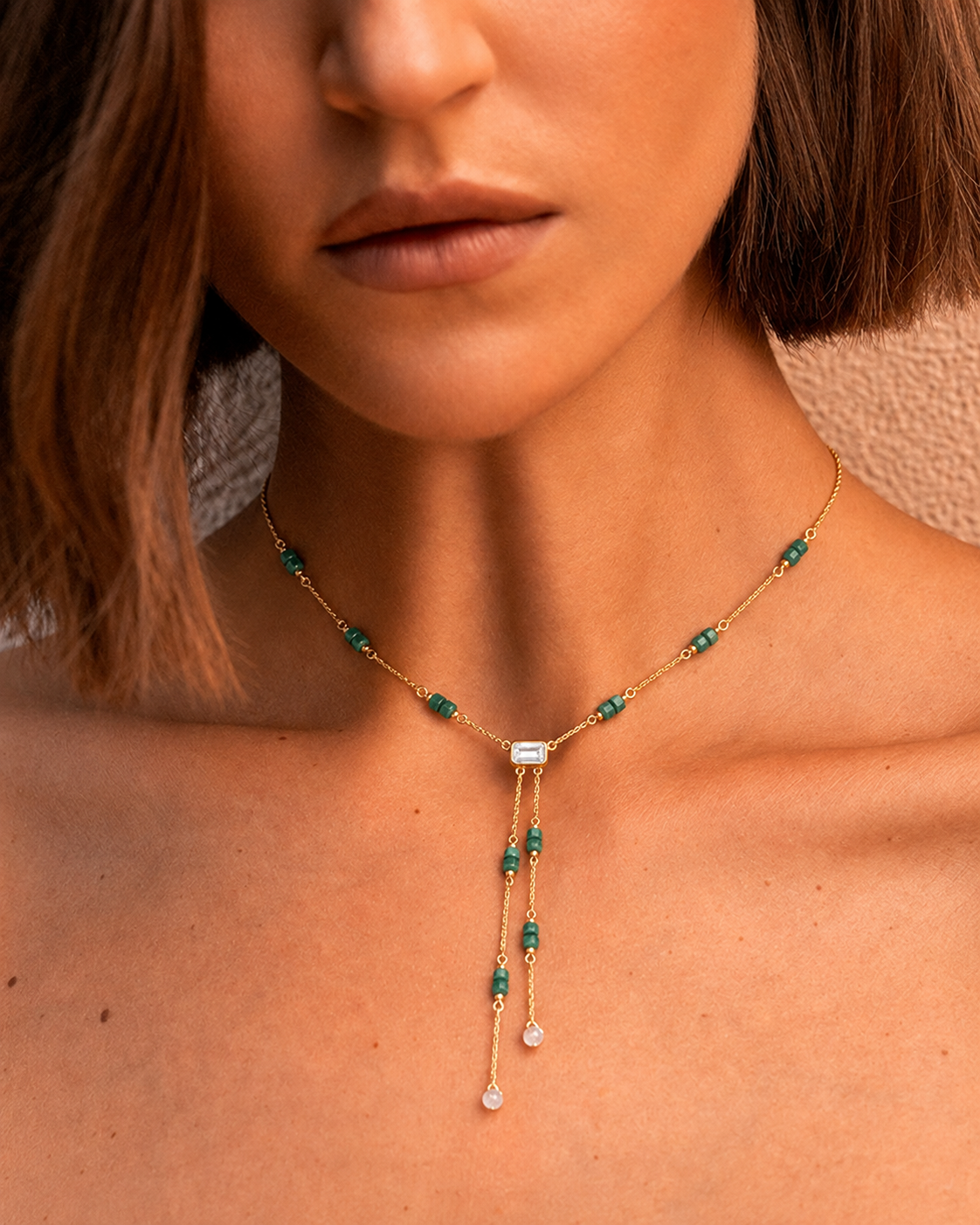 Collar Lariat con doble corte esmeralda