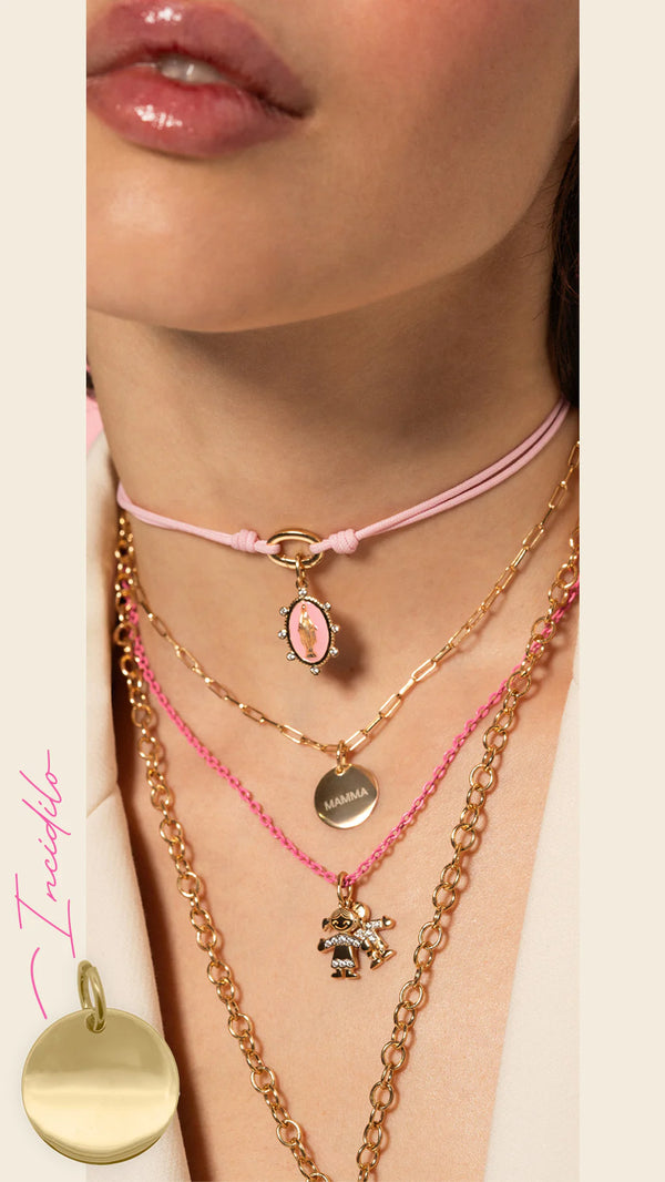 ciondolo con messaggio per la mamma indossato