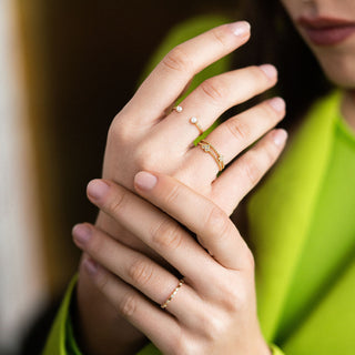 Anillo Contrariè con perlas y diamantes de en laboratorio - ORO18KT